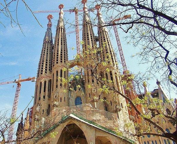 11. Sagrada Familia, Antoni Gaudi