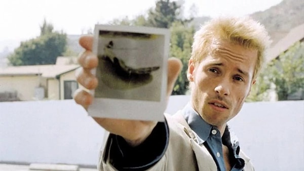 6. Akıl Defteri / Memento (2000)