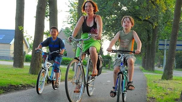4. Hollandalıların her yere neredeyse bisikletle gittiğini biliyor muydunuz?