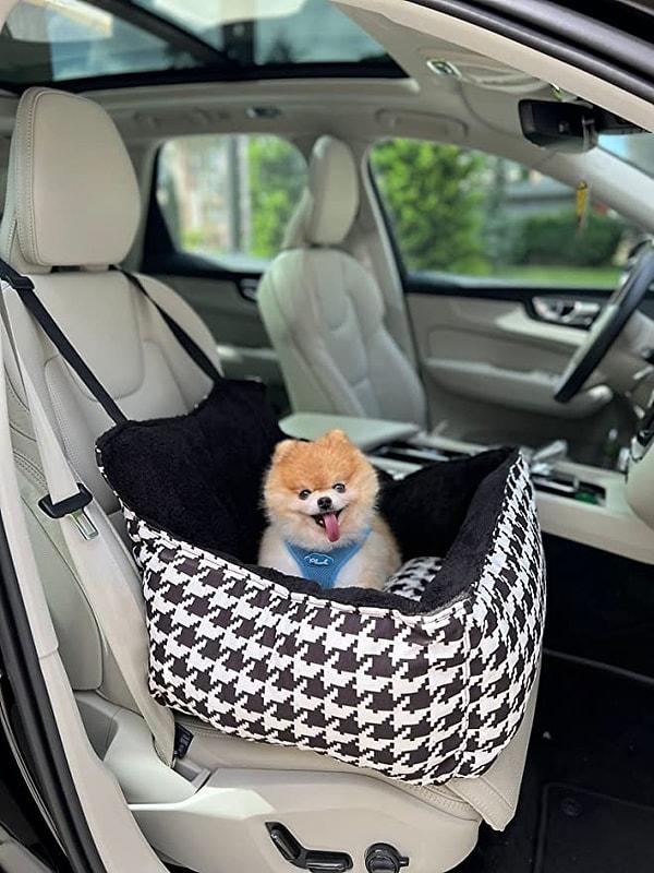 10. Köpekle arabada güvenli gezmek için köpek araba koltuğu...