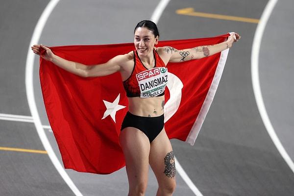 Tuğba Danışmaz, 2023 Avrupa Salon Atletizm Şampiyonası kadınlar üç adım atlama dalında altın madalya kazanarak şampiyon oldu.