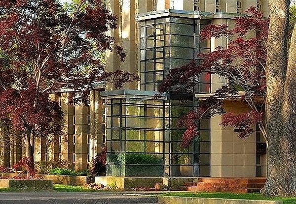 9. The houses built by Frank Lloyd Wright, a famous architect, are famous for leaking roofs.