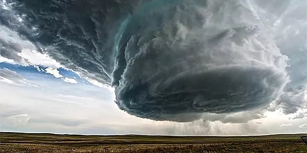 Bir diğer iddia ise şiddetli rüzgarın buna neden olduğu yönünde. Bir bilim dergisi olan Mother Nature Network, bu tarz olayların fırtınalar sonrasında yaşanabileceği iddialarını destekliyor.