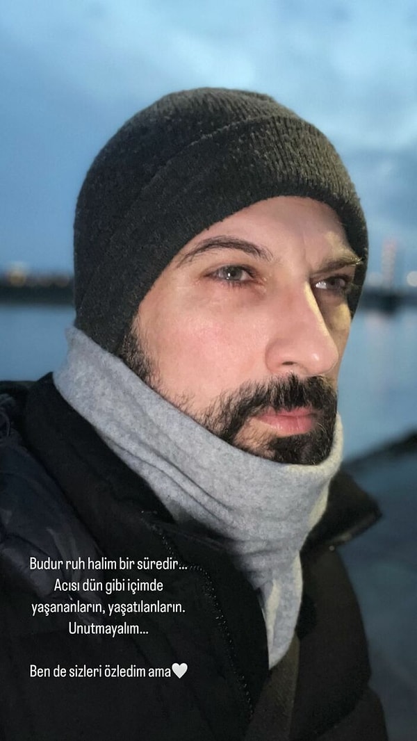 Tarkan sosyal medya hesabında sürekli güldüğü pozları paylaşırken dün yaptığı paylaşımla ilk kez gözlerinin dolduğu bir fotoğrafı paylaştı ve fotoğrafın altına küçük bir not yazdı: