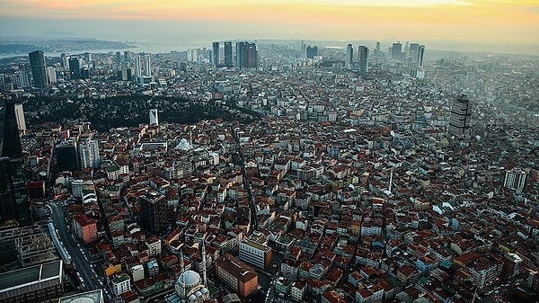 Türkiye'yi sarsan yıkıcı depremlerin ardından gözlerin çevrildiği İstanbul'daki çürük yapı stokunu depreme karşı güçlendirmek için İBB yasal mevzuatta gerekli değişiklikleri yapmak için harekete geçti.