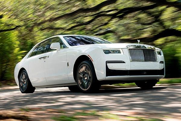 13. Rolls Royce 'Hayalet' modelini piyasaya sürmeden önce sesleri izole eden bazı materyalleri çıkarmak zorunda kalmıştı. 👇