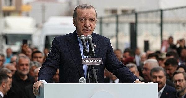 Yaptığı konuşmada, "Türkiye 6 Şubat depremlerinin sınamasından anlının akıyla çıkmıştır" ifadelerini kullanan Erdoğan'ın koordinasyon toplantısının çıkışında bir vatandaş tarafından protesto edildi.