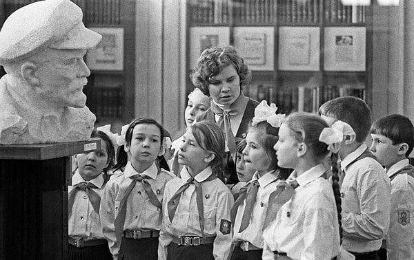 Всесоюзная пионерская организация была создана в 1922 году. Нужно было сразу решить очень много вопросов