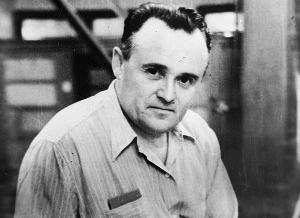 17. Кто запечатлен на этой фотографии?