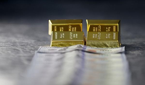 Ons altın, ABD enflasyonu sonrasında dalgalı bir seyir izledi. Gün sonunda 1.904 dolardan, gram altın ise Kapalıçarşı'da 1.161 liradan işlem gördü. Dolar/TL, 18,97 seviyesini görürken, euro/TL 20,34'ten ve euro/dolar da 1,072 seviyesinden karşılık buldu.