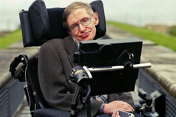 Dünyaya iz bırakmış en önemli bilim insanlarından bir tanesi Stephen Hawking'ti biliyorsunuz ki...