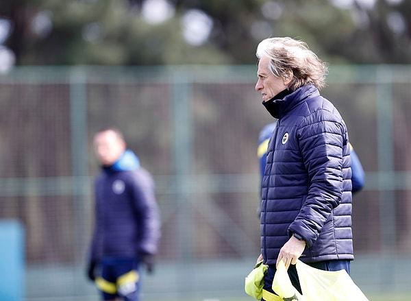 Sarı-lacivertlilerde ara transfer döneminde takıma katılan Jayden Oosterwolde, Jesus'un görev vermesi durumunda Avrupa'da Fenerbahçe formasıyla ilk kez sahaya çıkacak.