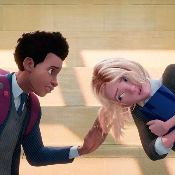 3. Amy Pascal, Spider-Man: Across the Spider-Verse filmini Miles ve Gwen'in aşk hikayesi olarak tanımladı.