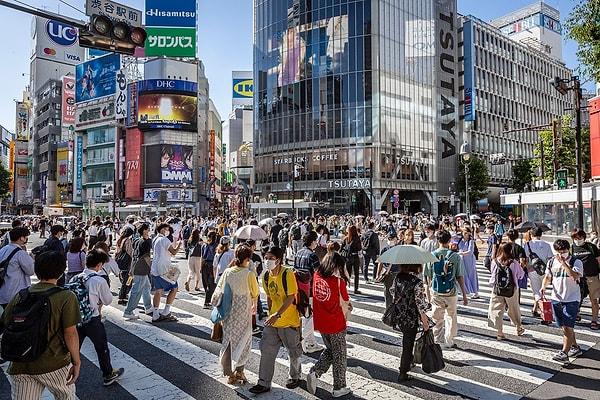 Tokyo Metropoliten Polis Teşkilatı çarşamba günü yayımladığı raporda, polisin toplam tutarın 2,95 milyar Yen'ini (yaklaşık 425 milyon TL) sahiplerine iade edebildiğini belirtti.