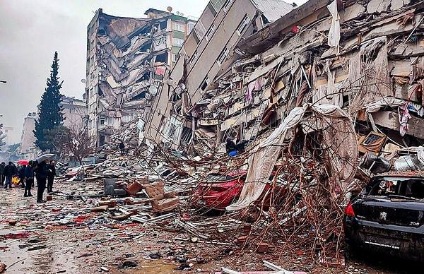 Türkiye Esnaf ve Sanatkarları Konfederasyonu (TESK) yetkililerinden aldığımız bilgiye göre, depremden etkilenen 11 ilde toplam 322 bin 457 esnaf ve toplam 339 bin 81 işyeri bulunuyor.