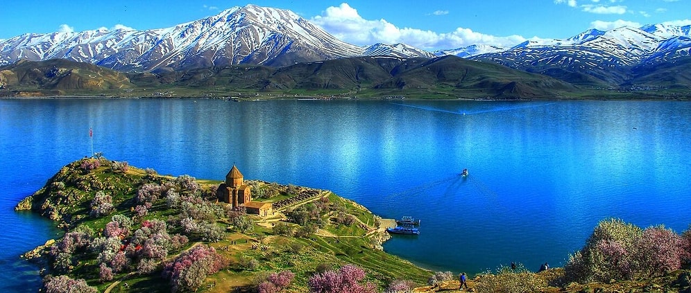 Van Lake Travel Guide: Uncovering the Serene Landscapes and Cultural Treasures