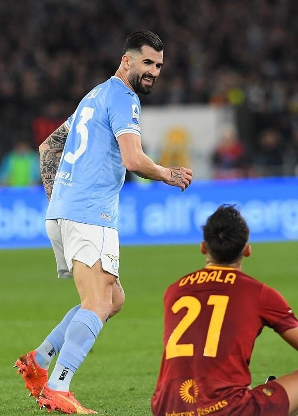 Büyük gerginliğe sahne olan karşılaşmada Lazio 1, Roma ise 2 kırmızı kart gördü. Hakem Davide Massa toplamda 11 kez kartına başvurmak zorunda kaldı.