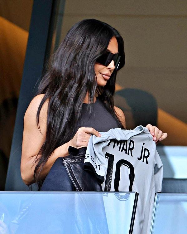 Karşılaşmayı locada izleyen Kardashian bu sezon PSG'nin iç sahadaki ilk yenilgisini tattığı anlarda oradaydı.