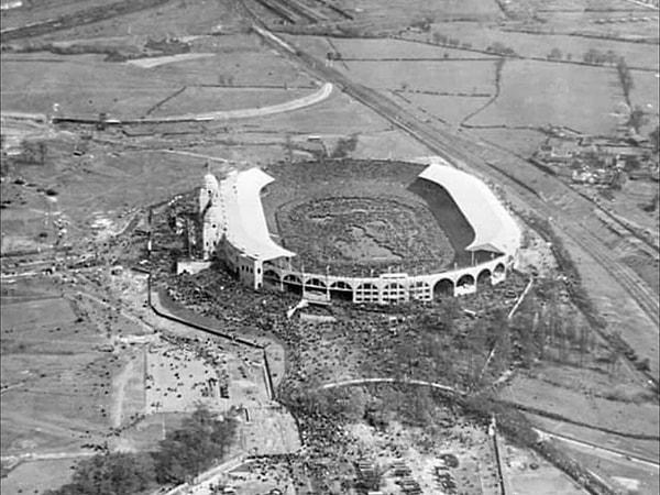 82 bin kişilik kapasiteye sahip stadyum 1948 Olimpiyat oyunlarına da ev sahipliği yaptı.