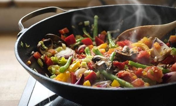 Yemeklerin nasıl pişirildiği oldukça önemlidir. Yiyeceklerin fırında, haşlama, buğulama ya da ızgara gibi sağlıklı yöntemle pişirilmesi doğru beslenmeye yardımcı olur.