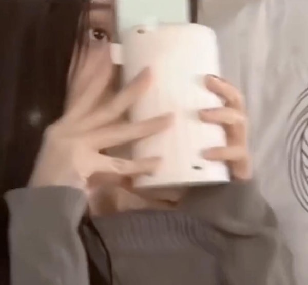 Цзян подчеркивает, что он сконструировал устройство таким образом, чтобы оно могло работать только с согласия обеих сторон, а также что "нежелательные поцелуи" не могут быть отправлены лицам, не являющимся получателями.