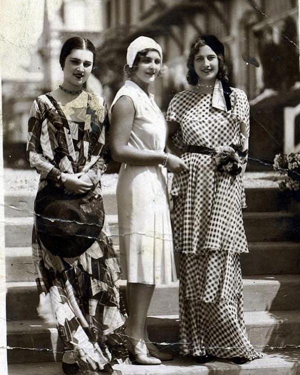 15. İstanbul sokaklarını adeta moda gösterisine dönüştüren güzel hanımefendiler. (1940'lar)