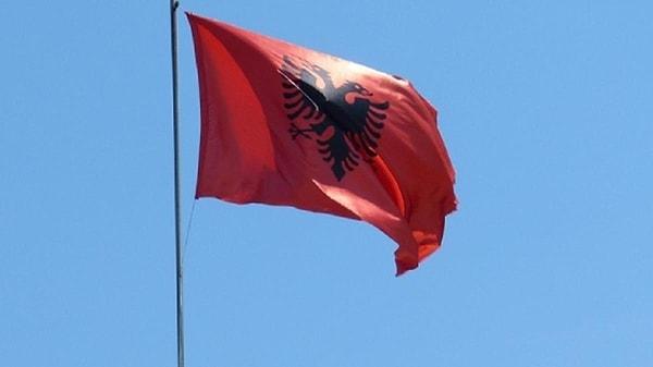 Arnavutluk bayrağı renkleri