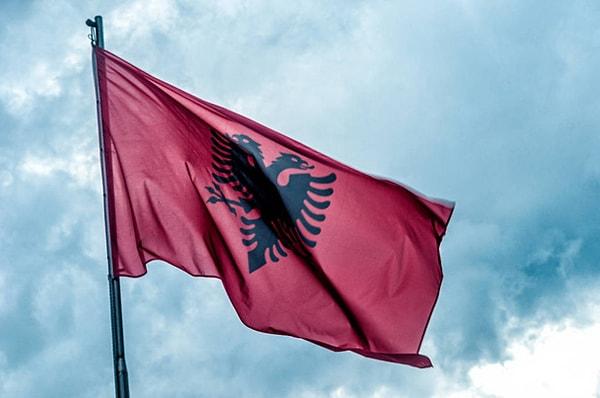 Arnavutluk bayrağı anlamı