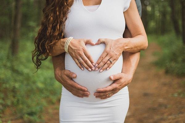 Uzmanlar her ne kadar gebelikte cinselliğin sorun yaratmadığı konusunda hemfikir olsalar da hamileliğin ilk üç ayında cinsel ilişki risk taşıyabilir.