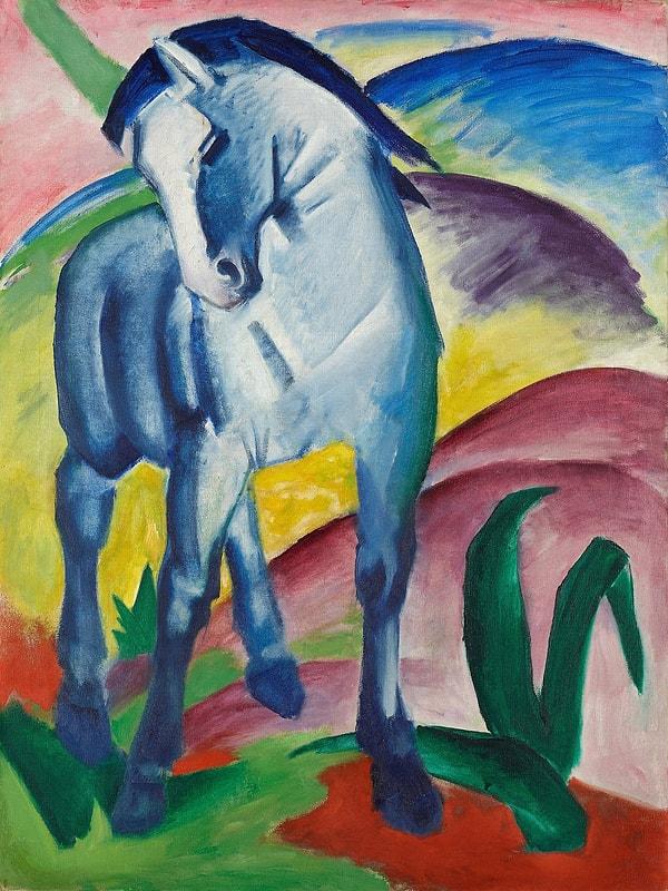 Kandinsky, kendisi gibi sanatçı arkadaşlarıyla birlikte "Mavi Süvari" adlı bir grup kurdu. Bu grup, yeni ve modern sanat eserlerini sergilemek için düzenli sergiler düzenledi.