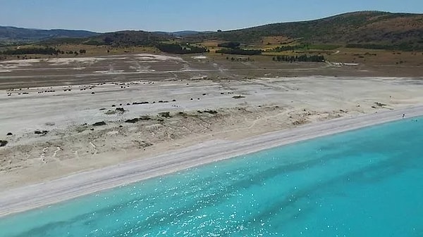 There are many minerals in the soil structure of the lake. Thanks to this, the water of the lake is effective against some skin diseases.