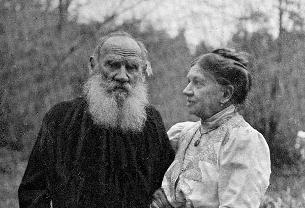 Popoff'un hikayesine göre Tolstoy’un yardımcılarından bazıları Sofiya'ya karşı bugüne kadar devam eden bir karalama kampanyası başlatırken Tolstoy bunu o kadar da umursamadı.