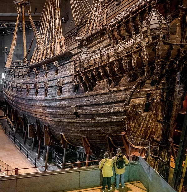 4. 1628 yılında batan ve 333 sene sonra keşfedilen, dünya üzerinde 17. yüzyıldan kalan en iyi korunmuş gemi olan İsveç savaş gemisi Vasa'nın görüntüsü.