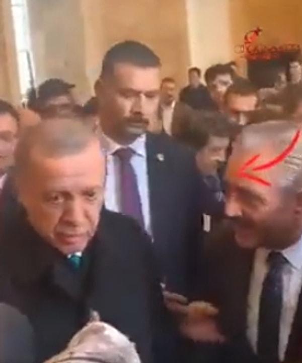 Daha önce Şanlıurfa’dan milletvekilliği de yapan ve 14 Mayıs’taki seçimlerde aday adayı olan Zülfikar İzol'ün, bu sırada Erdoğan ile görüşmek için yaptıkları cep telefonu kamerasına yansıdı.