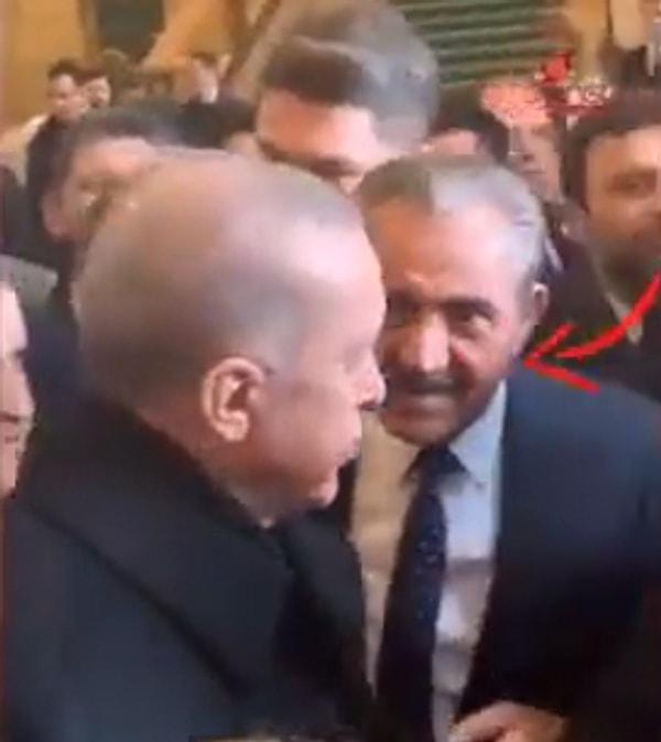 Görüntülerde, İzol’ün ısrarla Erdoğan’a bir şey anlatmaya çalıştığı ama Erdoğan’ın aday adayı ile ilgilenmediği görülüyor.