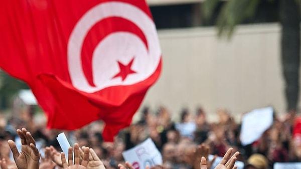 Tunus bayrağı neden Türk bayrağına benzer?