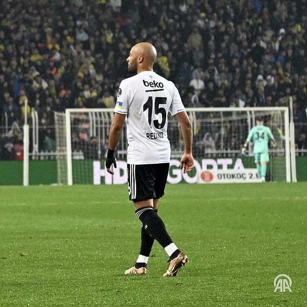 75. dakikada 2 golün asistini yapan Redmond bu kez topu ceza sahasının dışından ağlara göndererek Beşiktaş'ı 10 kişi kaldığı Kadıköy deplasmanında 3-1 öne geçirdi.