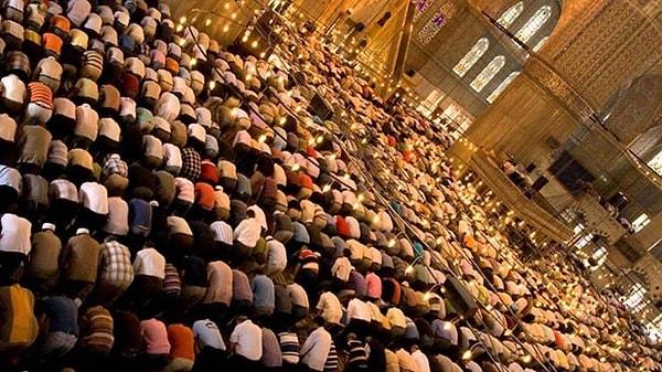 Rapora göre Türkiye’de halkın yüzde 62’si kendisini dindar olarak görüyor. “Ne dindarım ne değilim” diyenlerin oranı yüzde 24 olurken “dindar değilim” diyenler yüzde 14 çıktı.