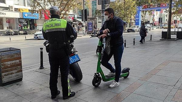 Yasak kararının hemen ardından ise İBB Genel Sekreter Yardımcısı Dr. Buğra Gökce, belediyenin 'scooter'lar ile ilgili aldığı yeni kararları duyurdu.