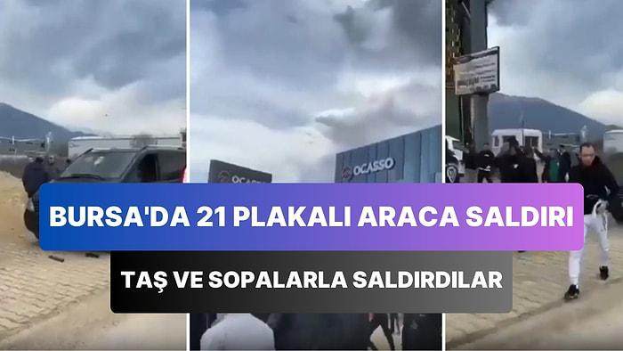 Bursa'da Kalabalık Bir Grup, '21 Plakalı' Araca Taşlı ve Sopalı Saldırı Düzenledi