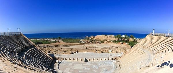 6. Kayserya: İsrail'in Akdeniz kıyısında yer alan Kayserya, eski bir liman kenti ve arkeolojik alandır. 1960'larda orada bulunan altın sikkeler, mücevherler ve diğer eserleri içeren inanılmaz hazinelerle tanınır.