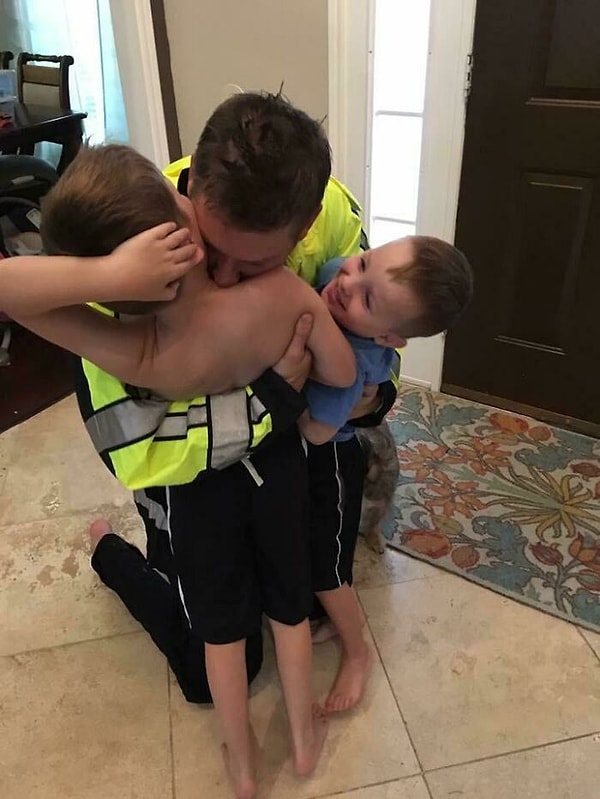 21. «Возвращение домой после 49-часовой смены, где я боролся с последствиями урагана Харви, Хьюстон, Техас»