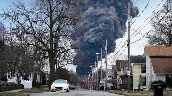 150 vagon taşıyan trenin kaza yapması büyük patlamalar meydana getirmişti.