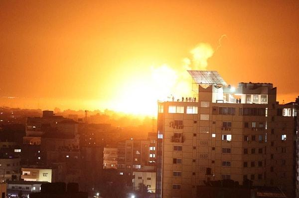 İsrail ordu sözcülüğü, yaptığı yazılı açıklamada, İsrail ordusunun Gazze'ye yönelik saldırı başlattığını belirtti. İsrail savaş uçaklarının Gazze'de bazı hedeflere bir dizi hava saldırıları düzenlediği bildirildi. Saldırıda henüz can kaybı ya da yaralanan kimsenin olup olmadığına ilişkin bilgi paylaşılmadı.