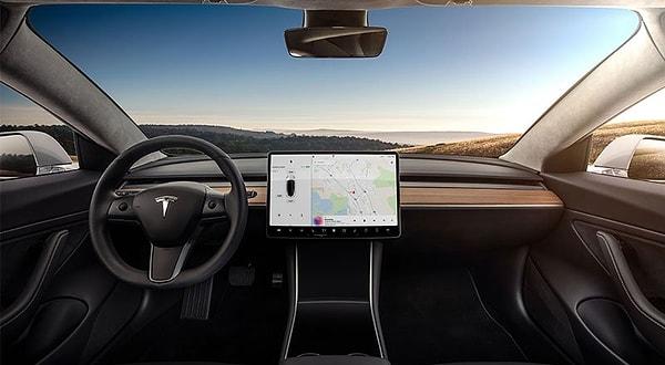 Tesla çalışanları, araçların kamera kayıtlarını izleyebiliyor.