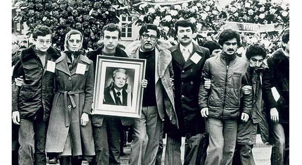 1978 senesinde Ankara Turizm ve Ticaret Yüksek Okulu öğrencilerinden olan Levent Özyörük'ü öldüren sanıkların Site Öğrenci Yurdu'na kaçtıklarını öğrendi ve arama kararı çıkardı.