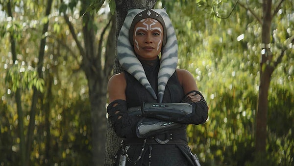 Oyuncu kadrosuyla öne çıkan dizide Ahsoka karakterini Rosario Dawson, Dart Vader'i ise Hayden Christensen canlandıracak.