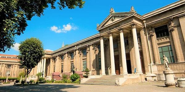 Türkiye'deki en önemli denilebilecek Neoklasik mimari düzeninde yapılmış yapı İstanbul Arkeoloji Müzesi'dir.