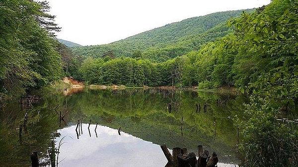 The Büyük Dipsiz Lake, which nature lovers will love, is located in the west of Yalova.