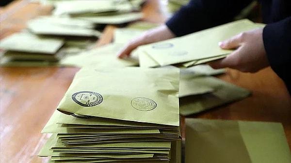 YSK Başkanı Ahmet Yener, seçimlerde yurt içinde 4 milyon 904 bin 672 seçmenin ilk kez oy kullanacağını açıklamıştı.